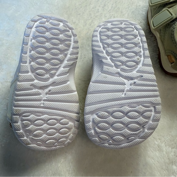 Jordan and H&M White/Green Baby Sandals Lot Size 4 - Picture 6 of 10